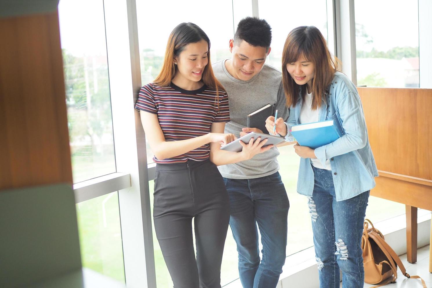 Interactive finance learning environment